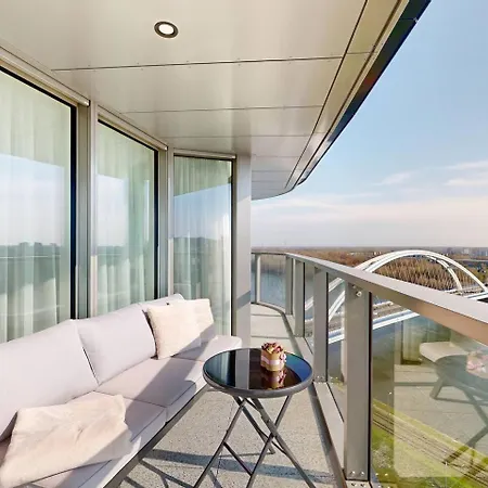 Eurovea Tower Executive Danube View アパート