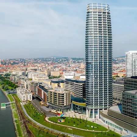 Eurovea Tower Executive Danube View アパート *